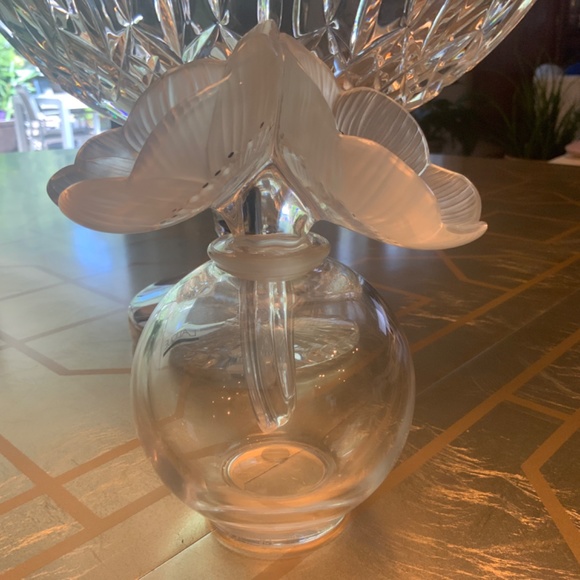 Lalique 1980โs Extra Large Crystal Les Anemone Perfume Bottle 6.5โH - Picture 4 of 7